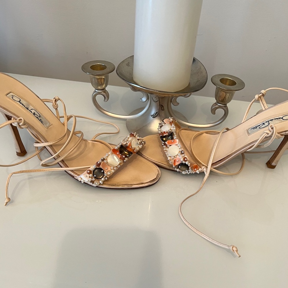 Oscar dela Renta woman’s heels 7.5